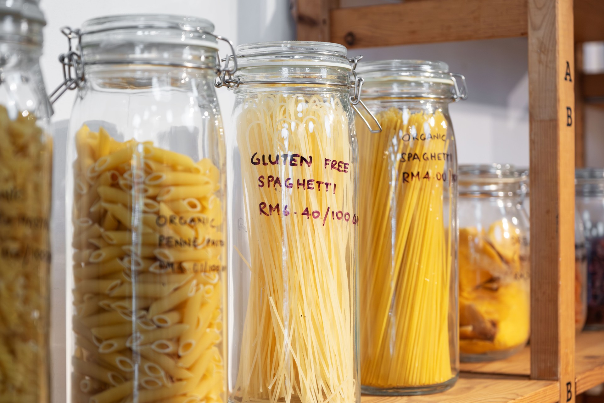 Fresh pasta, gluten-free, and organic options at eco shop in Pen